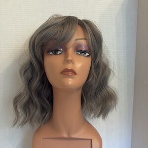Silky Ash Silver Gray Silver Wig Beach Wave Bob Lob OS New Convertible Bangs